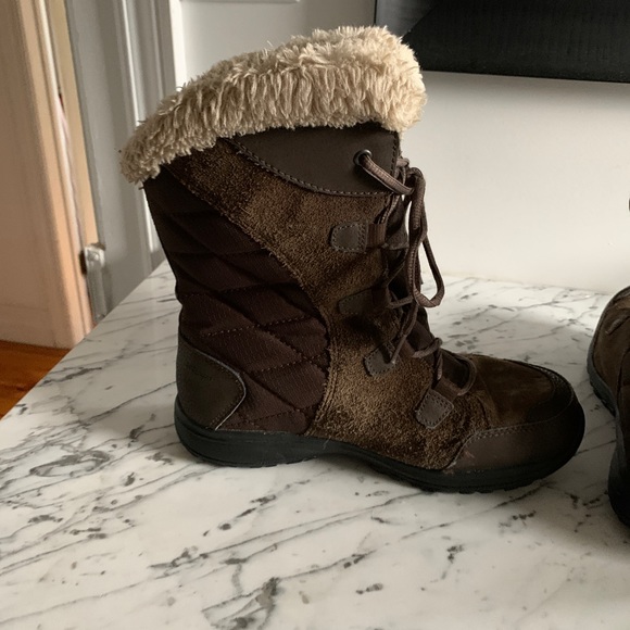 Columbia Waterproof Boots. 8 - Picture 5 of 16